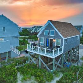 Pet-Friendly Private Beach Oceanfront Cottage, hotel in Charlestown