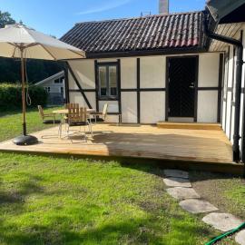 Cozy summer cottage near the sea in Tredenborg, hotel v destinácii Sölvesborg