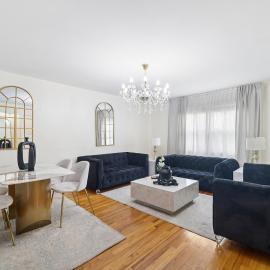 Elegant 2 Bedroom APT with free parking on 2nd floor, hotel u gradu 'Yonkers'