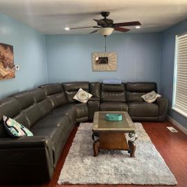 2 Bedroom Dogs okay, Quiet, Cosy Min to Mountains, hotel in West Valley City