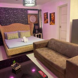 Kandi Grosvenor Modern Studio Unit E-14, hotel in Malabañas