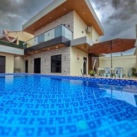 C Urban Villas 1 - Exclusive Villa with Pool in Clark