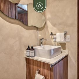 Luxury 2 BR Condo Near Beaches - Pools - Gym