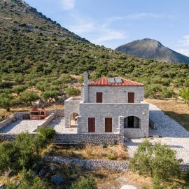 Mani Stone Tower- Sea & Mountain Escape by ΜΡS, hotell i Oítilon