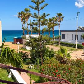 Coastal Gem - Relaxing 2-Bedroom Stay by Waves, Hotel in Marina Smir