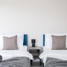 2 Bed Flat Free Parking Next To The Station