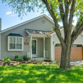 Castlerea Casa Columbus Home w/ Deck & Yard, hotel Hilliardban