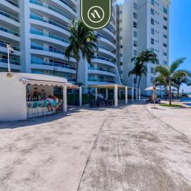 Oceanfron 4 BR Condo - Beach - Wyndham Pool