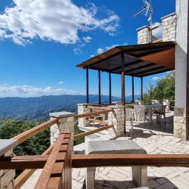 Le Viste Chalet, hotel en Serrone