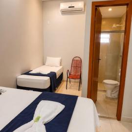 Quarto suíte 8, cama casal1, cama solteiro 1 โรงแรมในมาราบา