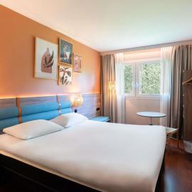 ibis Golfe de Saint-Tropez، فندق في كوغولين