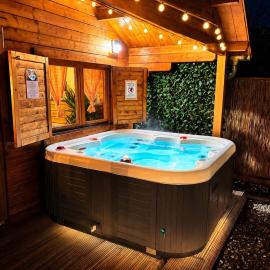 Rustic Western Ranch House with private garden and jacuzzi between Amsterdam Haarlem and Schiphol Airport, hotel v destinaci Vijfhuizen