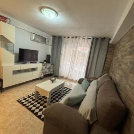 Fantástico apartamento La Pineda, hotel a la Pineda