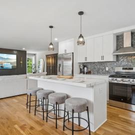 Modern 3BR Retreat Near NYC, EWR & MetLife, hotel din Linden