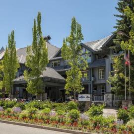 Glacier Lodge 318 | Base of Blackcomb Condo, Heated Pool + Two Hot Tubs!, hotel din Whistler