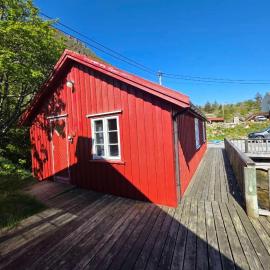 Cottage from 1850 in Ballstad, hotel in Ballstad