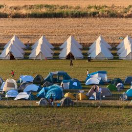 NIBIRU OFFICIAL ACCOMMODATION LUNR Camp, hotel en Costinesti