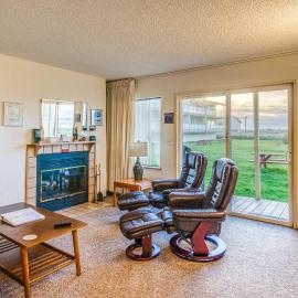 Hi-Tide Resort King Bed Dogs OK Unit 01, ξενοδοχείο σε Moclips