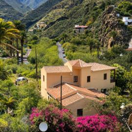 Large house in the best weather area, Hotel in El Atajo