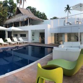 Luxury Villa by the Lake, hotel di Tequesquitengo