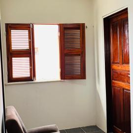 Morro Branco Fernandes Beach Apartment, hotel Beberibében