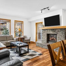 Spring Creek Courtyard Retreat Hot Tub, Pool Table & Trailside Access