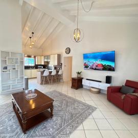 Brisa Tropical Home-spacious 3bdr-pool-Oranjestad, hotel in Noord