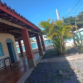 Casa Grande de 4 quartos com 2 Suítes em Jauá