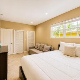 2BR with patio, grill, central AC, enclosed yard