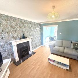 Homely 2 bedroom house parking