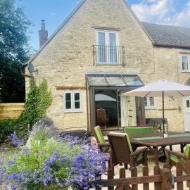 The Old Coach house- a delightful home from home, מלון בוויטני