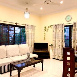 Spacious 2BR Family Retreat Wifi & Private Floor
