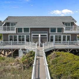 Oceanfront vacation home - EAST, hotel in Emerald Isle