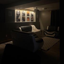 Modern Upper Basement Theatre Suite of Hinton!, hotel in Hinton