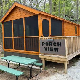Porch View Cabin 3 Min to Silver Lake Sand Dunes、ミアーズのホテル