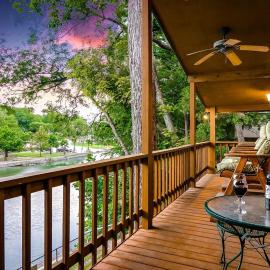 Cozy Vintage House Relax by the Guadalupe River