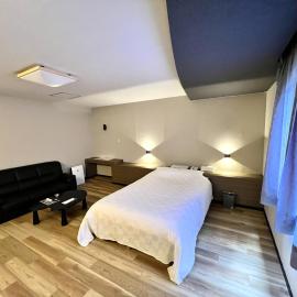 ホテル21, hotel Szaszebóban