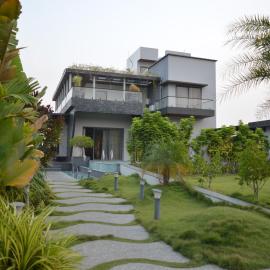 Quiet Haven Farm Stay, hotel in Moinabad