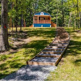 Serenity Cabin - Cozy Mountain retreat near Shenandoah National Park, hotel di Luray
