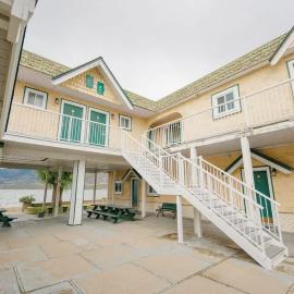 1 BR Suite 9 at Green Gables Resort, hotel in Osoyoos