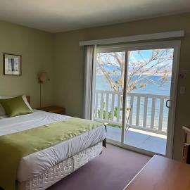 Suite 19 Green Gables Resort Lake View Retreat, hotel in Osoyoos