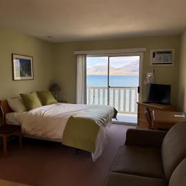 Suite 18 Green Gables Resort Lake View Retreat, hotel in Osoyoos