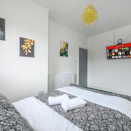 16PT3 - Serene and Soothing Stay in Armley