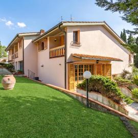 Casa Acone In Mugello with Garden and Terrace - Happy Rentals, hotel a Scopeti