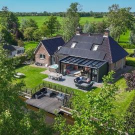 Vakantiehuis 'Oan de Feart', hotel a De Valom