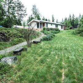 Spydeberg에 위치한 호텔 Modern cabin by Lake Lyseren with large private grounds