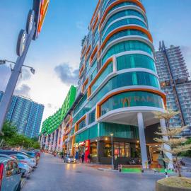 Spacious 3 Bedrooms by Cozy Home: Bayan Lepas şehrinde bir otel
