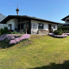 Cozy holiday home with mountain views, hotel in Breitenbach am Inn