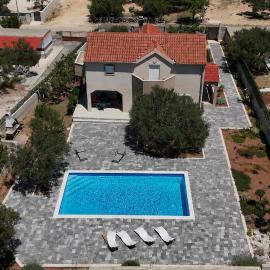 Vacation house TOKET - 6+2 person, hotel u gradu Drage