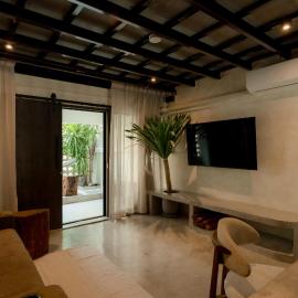CAVE 53 l Bangkok Urban Sanctuary with Courtyard